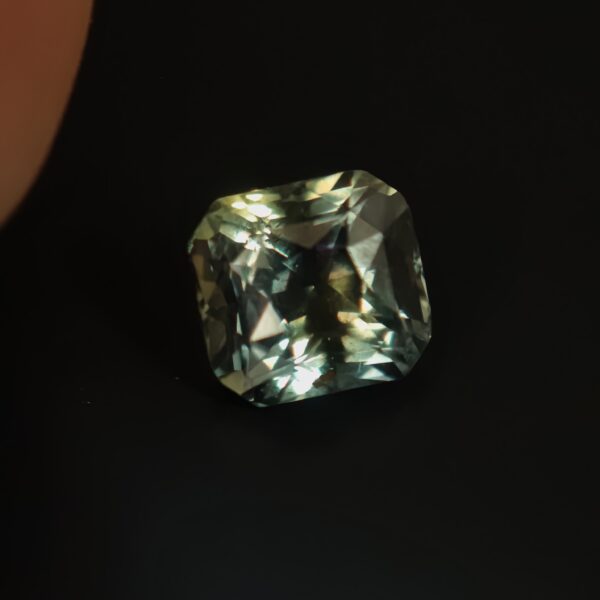 Unheated Bi-Color Sapphire 2.24ct From Vietnam